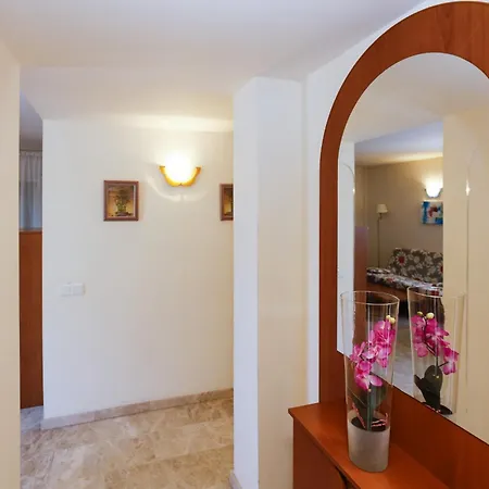 Ventura Park 5 Apartment